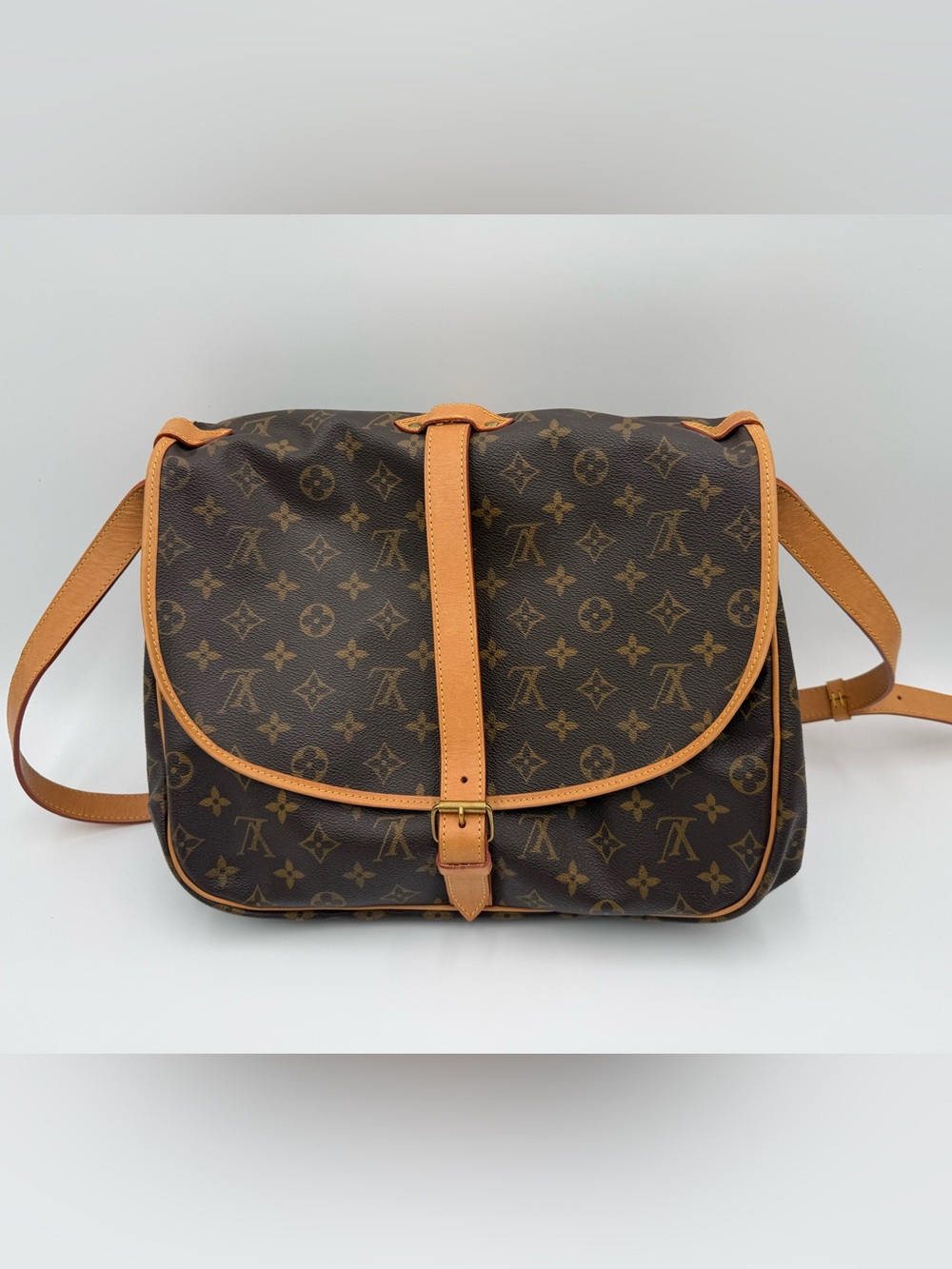 Vintage Louis Vuitton Samur 35 Monogram Messenger Bag